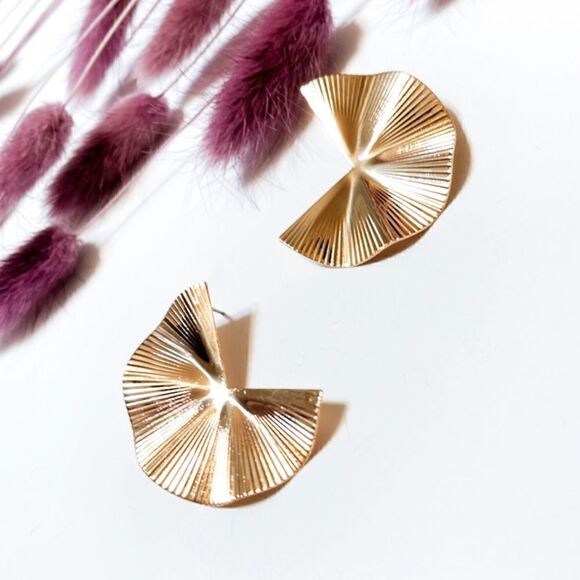Geo shaped earrings in gold #425 - Picture 4 of 6